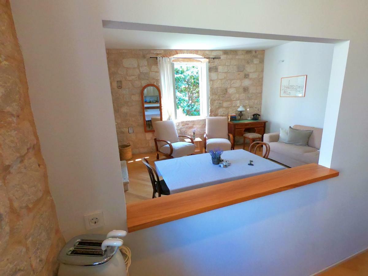 Historic Piazza House & Romantic Hidden Garden Hvar Town Luaran gambar
